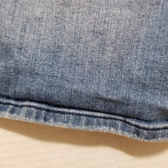 Charlotte Russe shorts 6 lightly distressed denim jean bermuda long whiskered - Picture 12 of 16